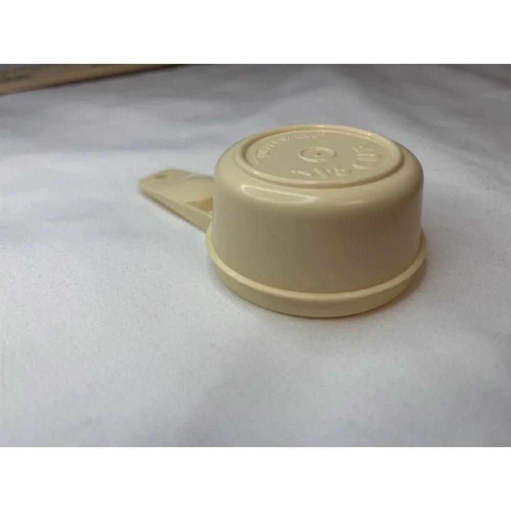 VTG Tupperware Measuring Cup Set 3pc Beige Green Plastic 1/2 & 1/3 Cup w/ Scoop